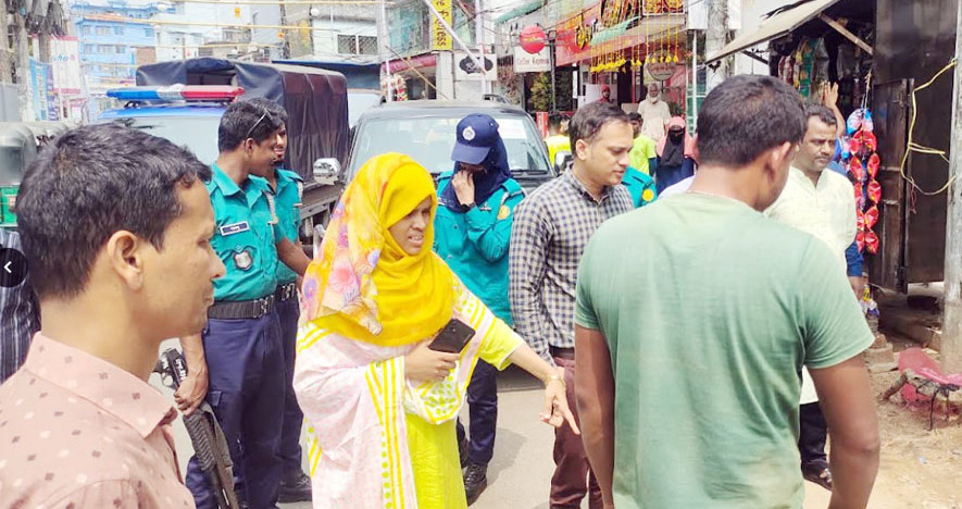 সিসিকের অভিযানে ফুটপাত দখলমুক্ত ও অবৈধ স্থাপনা উচ্ছেদ, অর্থদন্ড